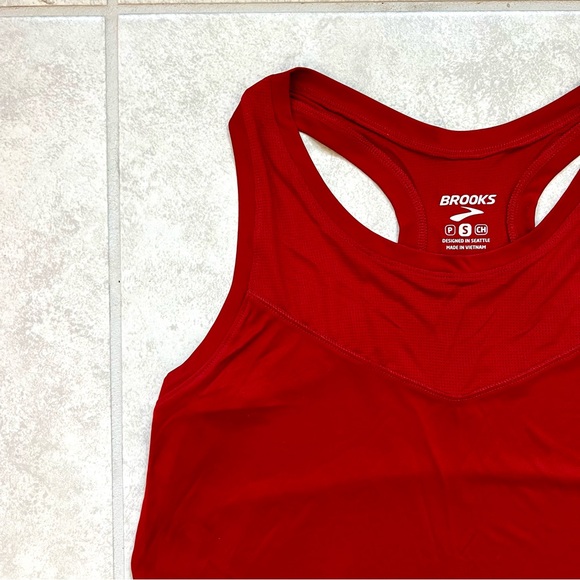 NWOT Brooks Women’s Running Tank - Picture 2 of 7